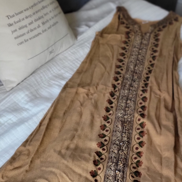 Bohemian Embroidered Flowy Dress - Picture 8 of 9